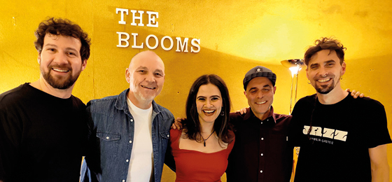 THE BLOOMS THE BLOOMS